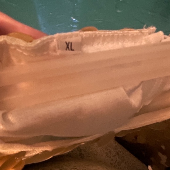 Beautiful Gold Sequin XL Blouse - Picture 5 of 6